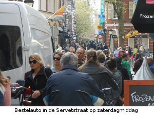 Bestelauto in_de_Servetstraat_zaterdagmiddag