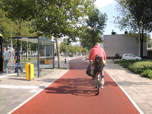 Fietser fietspad_bushalte_300